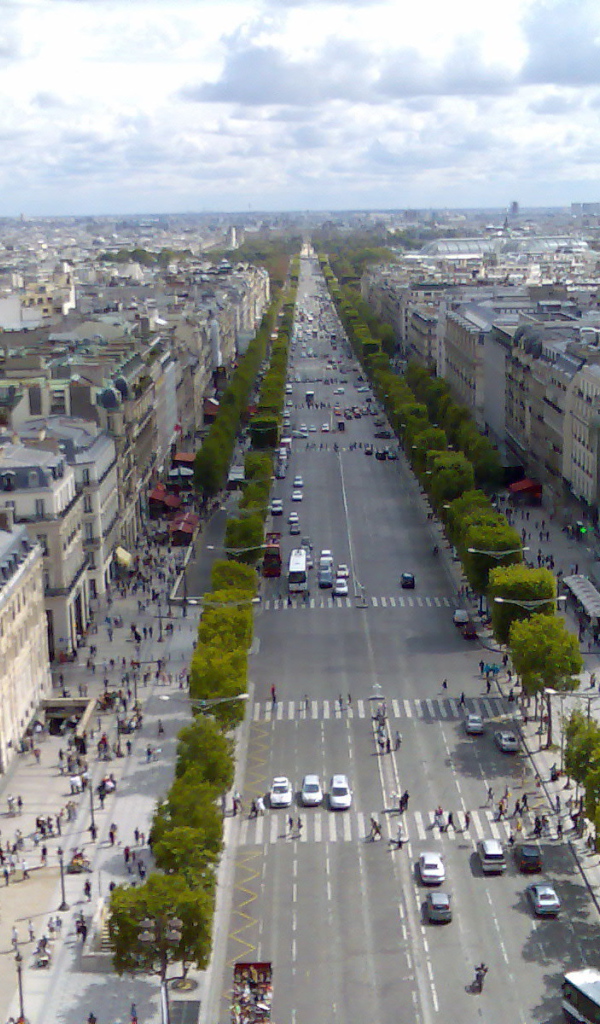 Городская улица в Париже, Франция