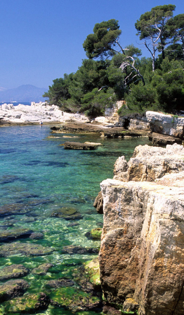 Побережье на курорте Антибы, Франция