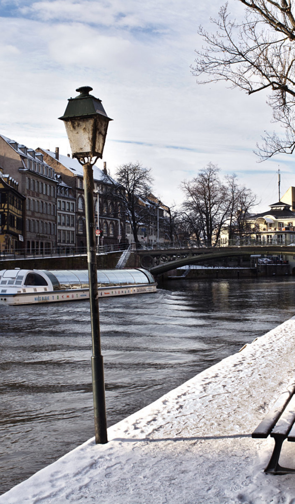 Набережная в городе Страсбург, Франция