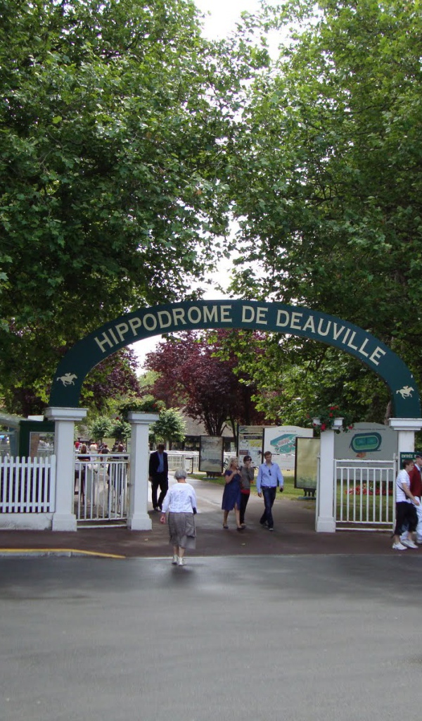 Вход в парк на курорте Довиль, Франция