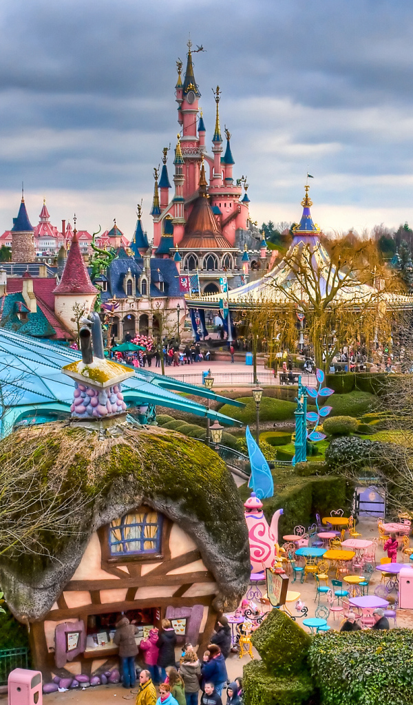 Сказочные постройки в Диснейленде, Франция