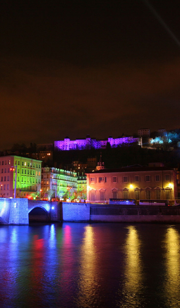 Праздничная иллюминация в городе Лион, Франция