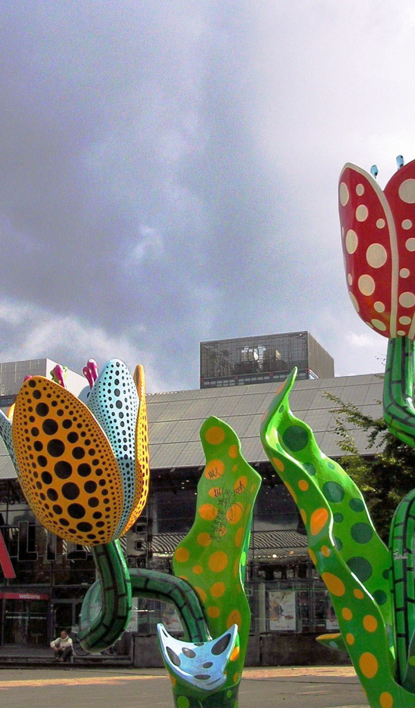 Цветочная скульптура в городе Лилль, Франция