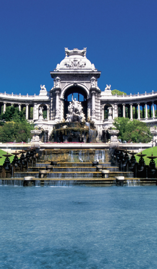 Фонтан в городе Марсель, Франция