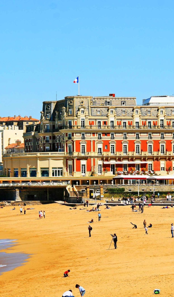 Золотой пляж на курорте Биарриц, Франция