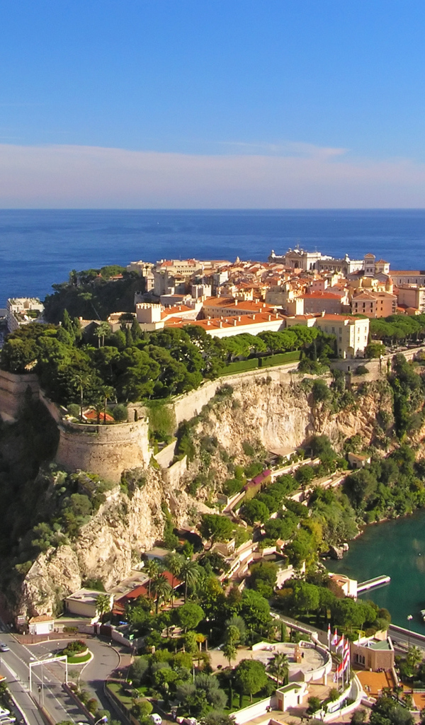 Дома на скале в Монако