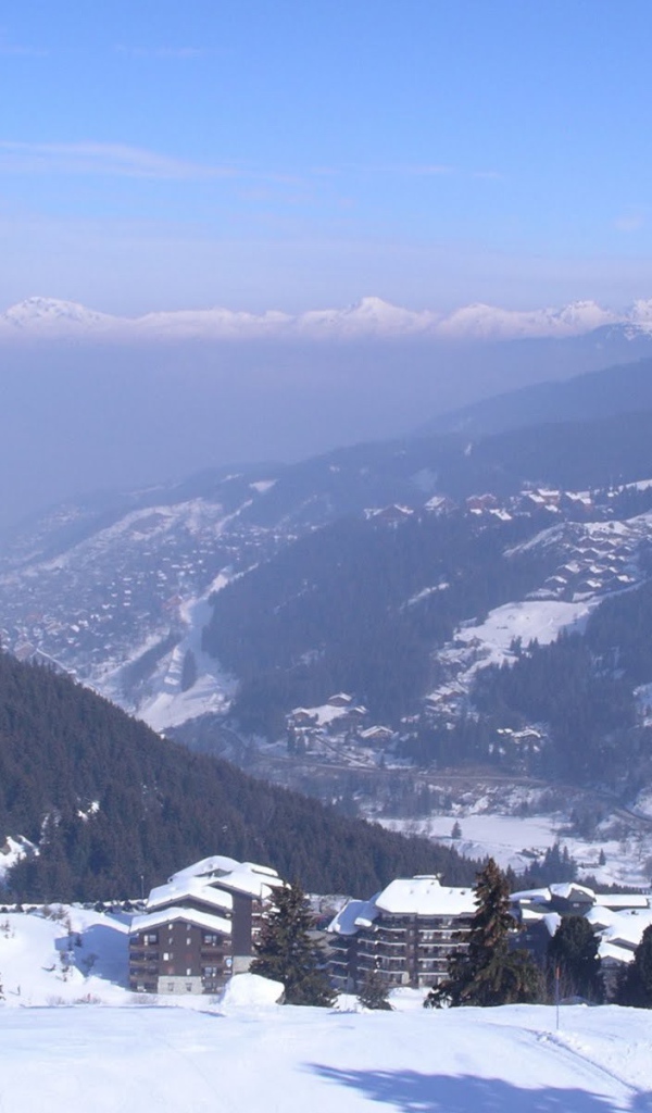 Горная долина на горнолыжном курорте Мерибель, Франция