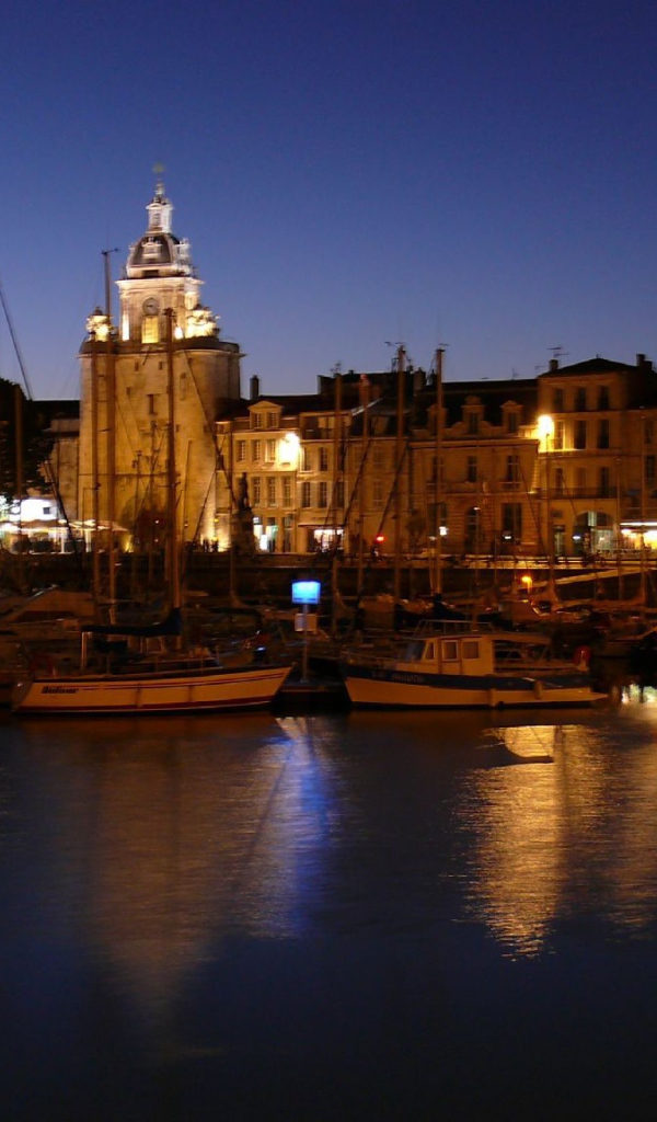 Ночные огни в городе Марсель, Франция