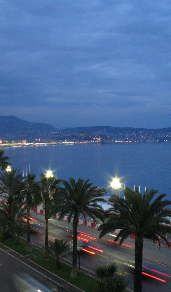 Ночные огни в городе Ницца, Франция