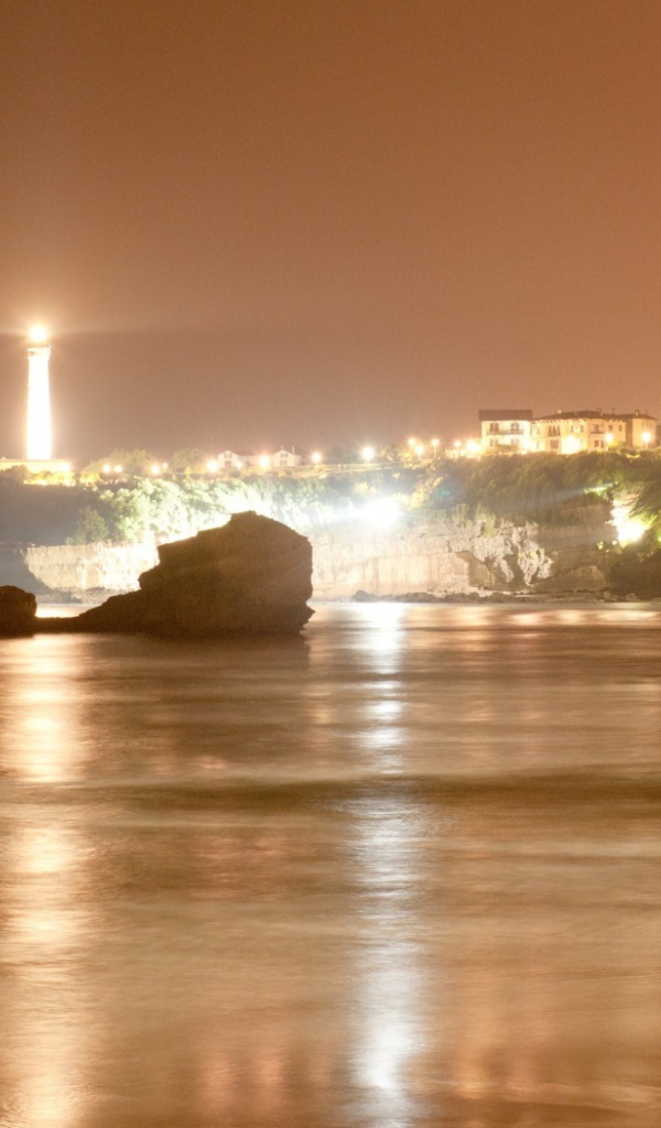 Ночные огни на курорте Биарриц, Франция