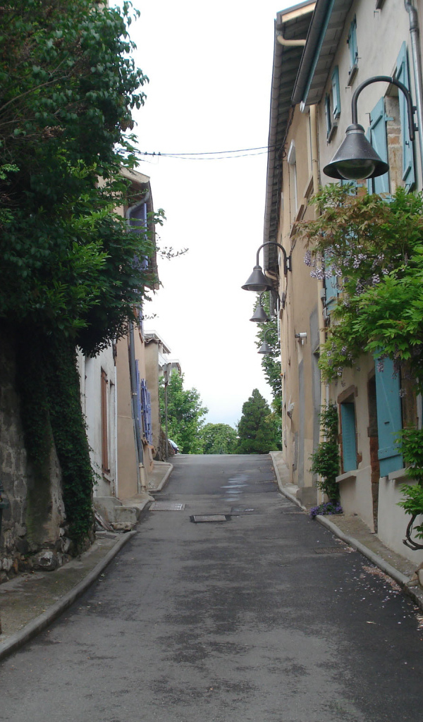 Старинная улочка в городе Лион, Франция