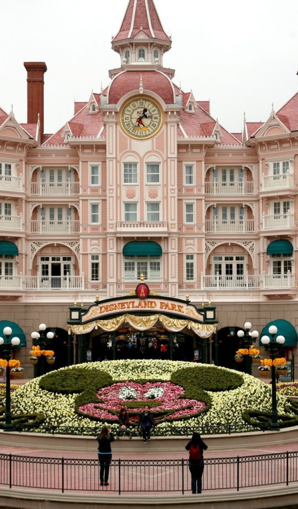 Розовый замок в Диснейленде, Франция