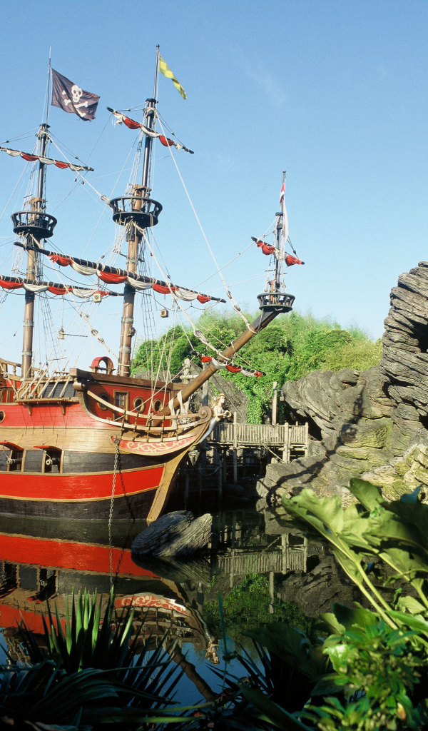 Пиратский корабль в Диснейленде, Франция