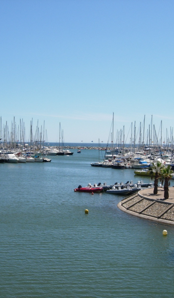 Порт на курорте Порт Де Фрежюс, Франция