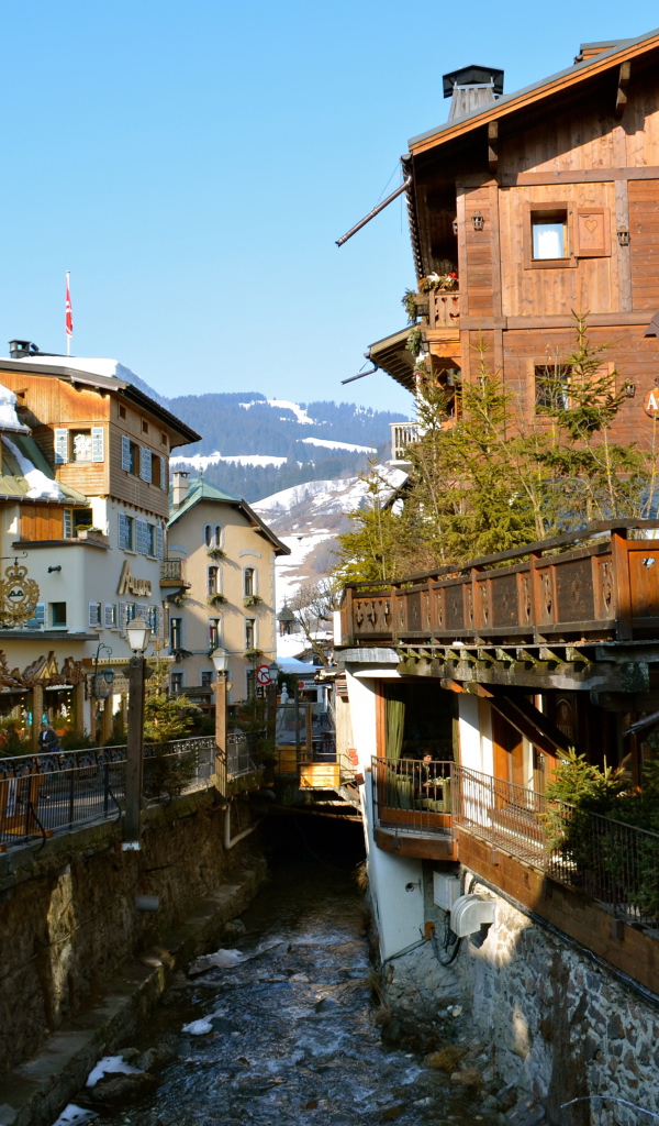 Река на горнолыжном курорте Межев, Франция