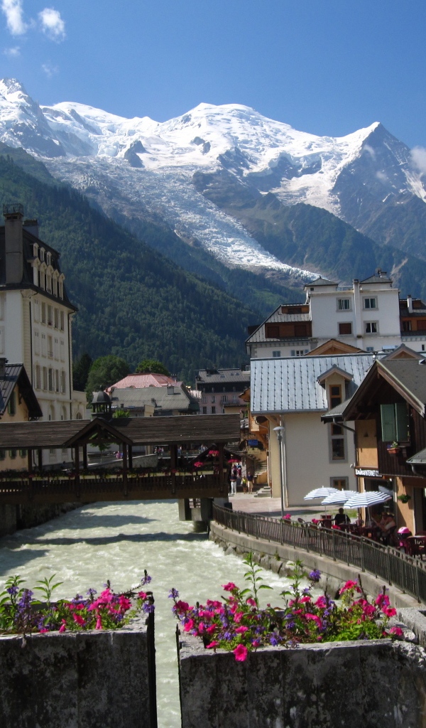 Река на курорте Шамони, Франция