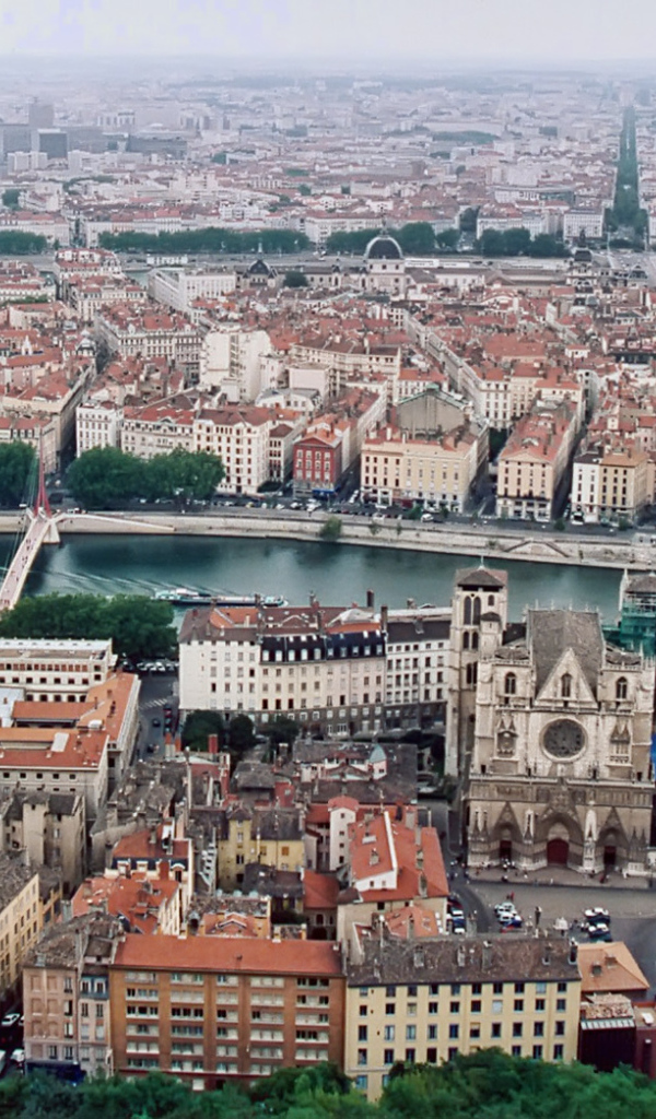 Река в городе Лион, Франция