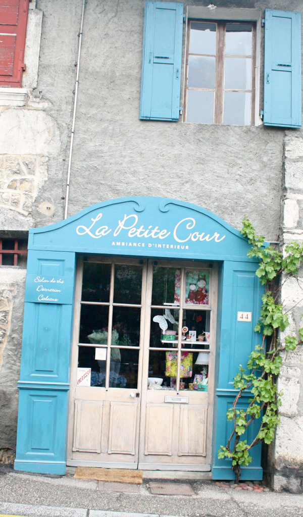 Магазинчик в городе Аннеси, Франция