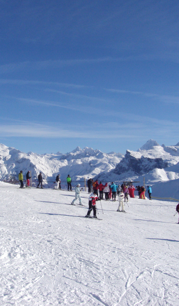 Лыжная база на горнолыжном курорте Самоен, Франция