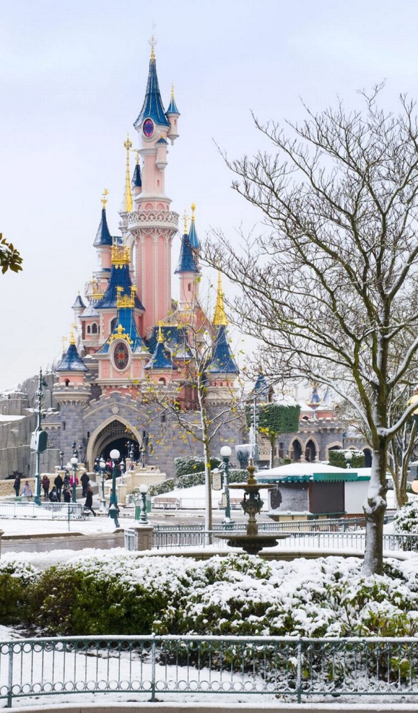 Snow at Disneyland, France