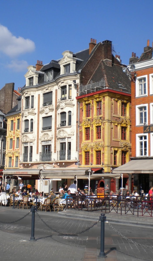 Уличное кафе в городе Лилль, Франция