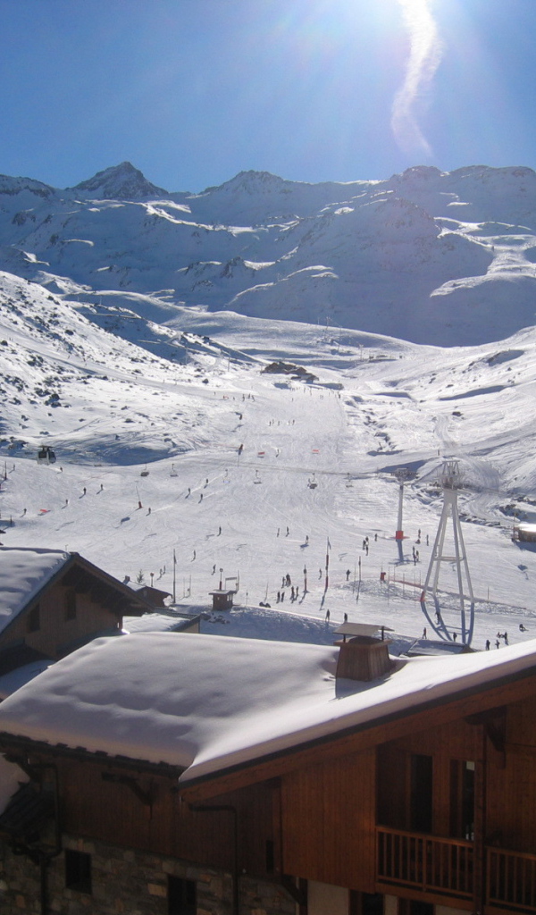 Солнце на горнолыжном курорте Валь-Торанс, Франция
