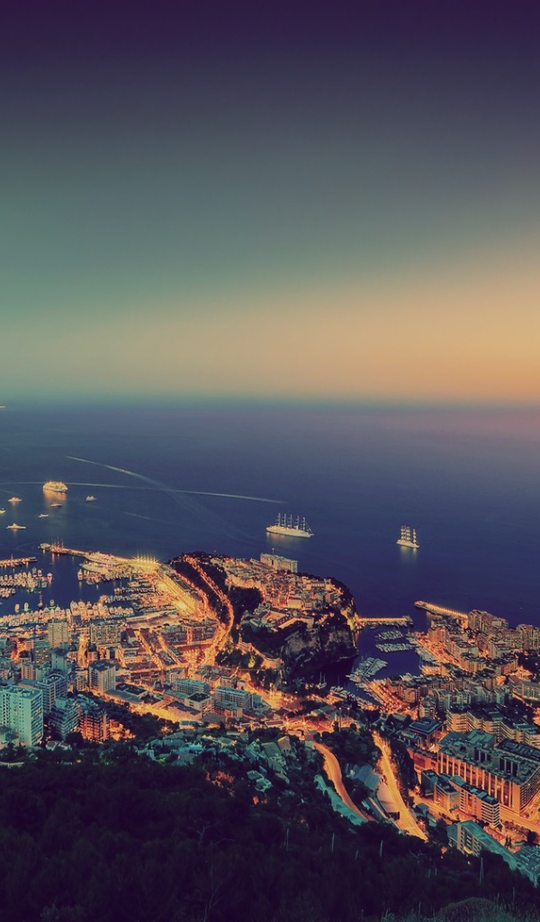 Закат над морем в Монако