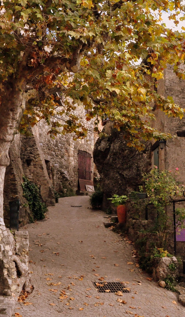 Старинная улочка на Лазурном берегу, Франция