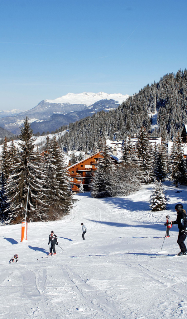 Зимний отдых на горнолыжном курорте Мерибель, Франция