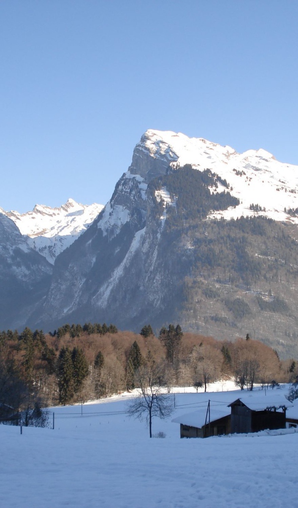 Зимний пейзаж на горнолыжном курорте Самоен, Франция