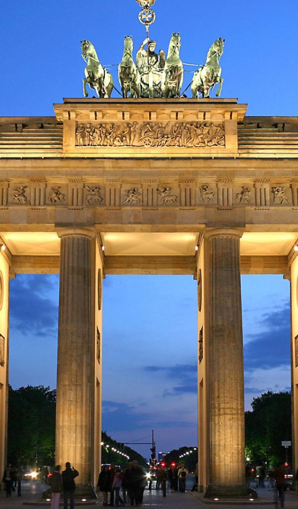 Брандербургские ворота в Берлине