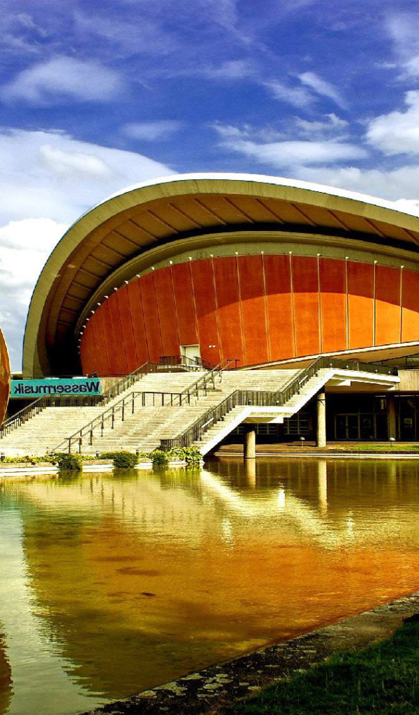 Необычное соооружение в Берлине