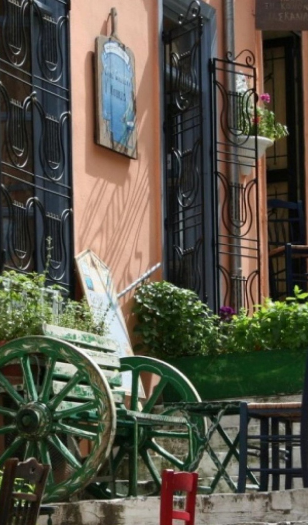 Старинная улочка в Афинах