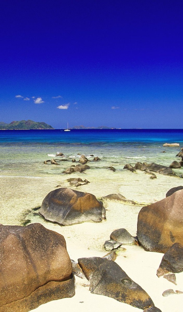 Валуны на пляжах в Гоа