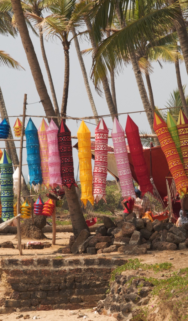 Яркие украшения в Анджуне