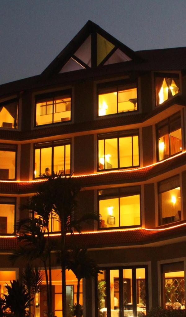 Дома ночью в Гоа