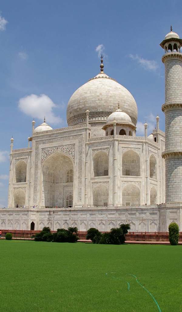 Мавзолей-мечеть Тадж-Махал в Агре