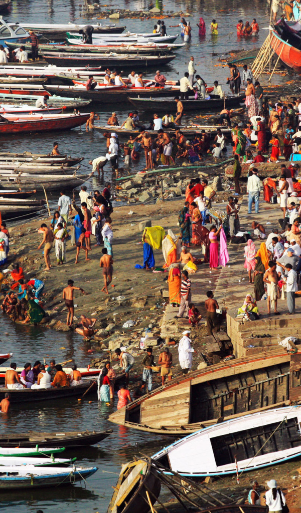 Множество лодок и берегов Варанаси