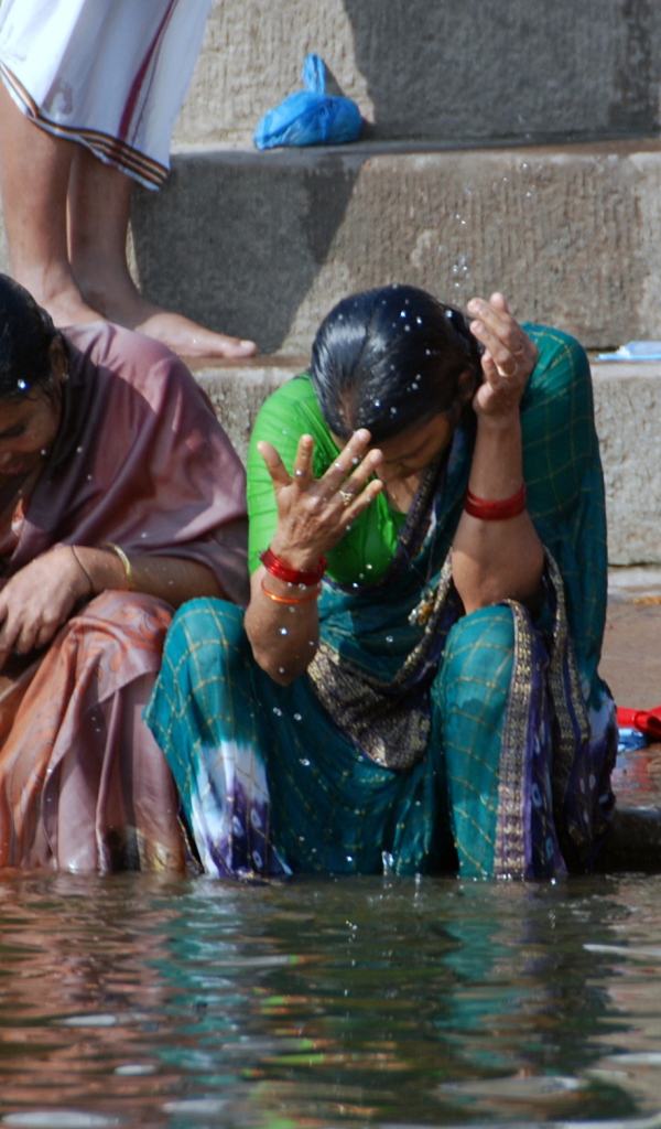Жительницы Варанаси возле реки