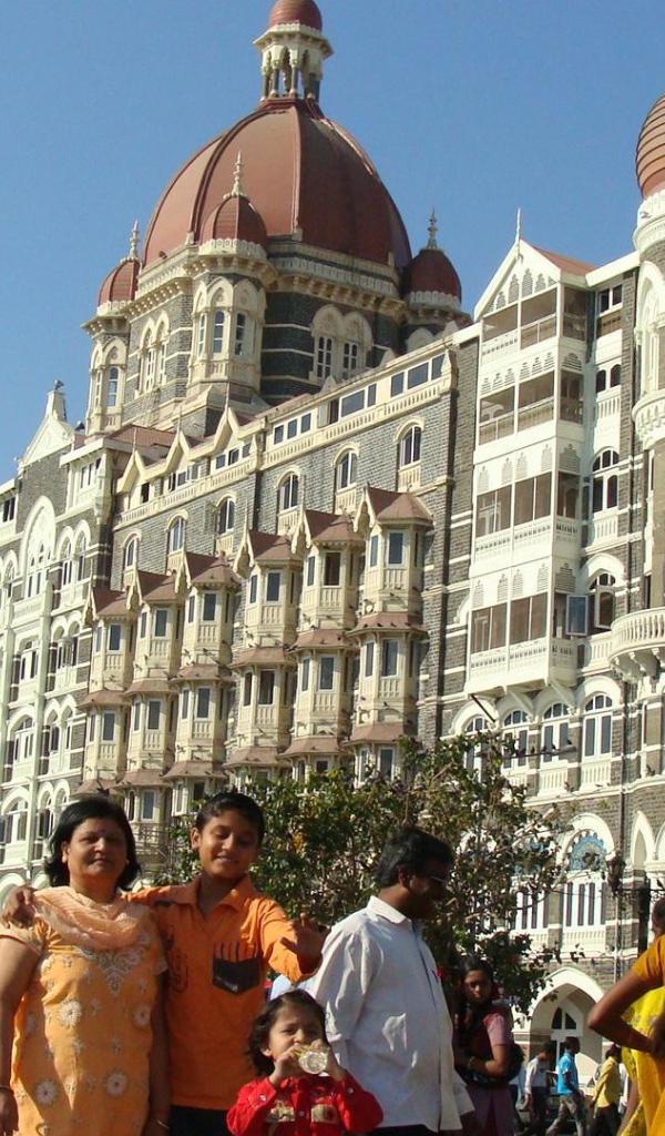 Уличная суета в Мумбае