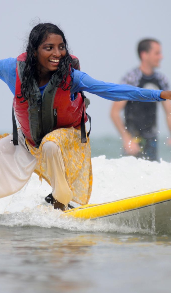Сёрфингистка в Варкале