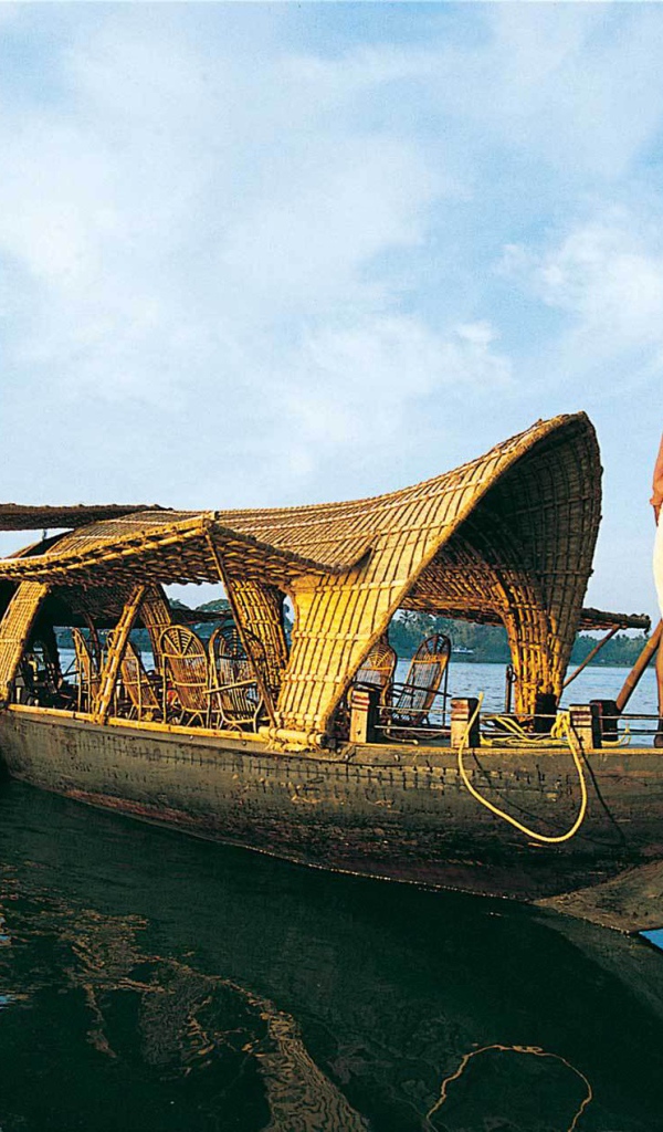 Лодка для туристов в Алапуже