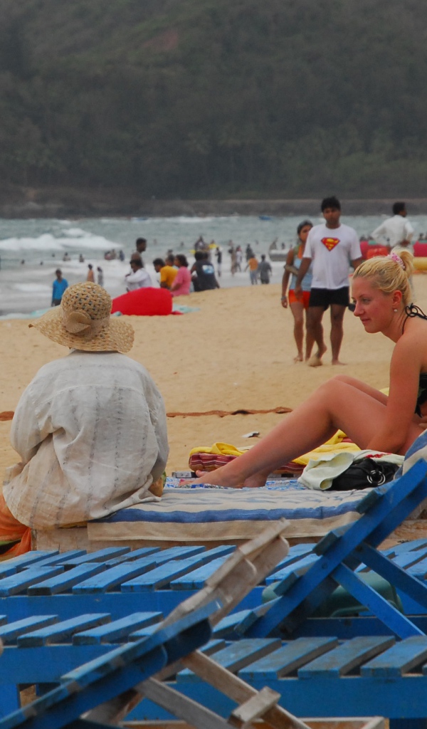 Туристы на пляже в Баге