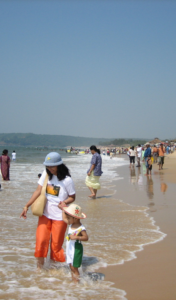 Туристы на пляже в Гоа