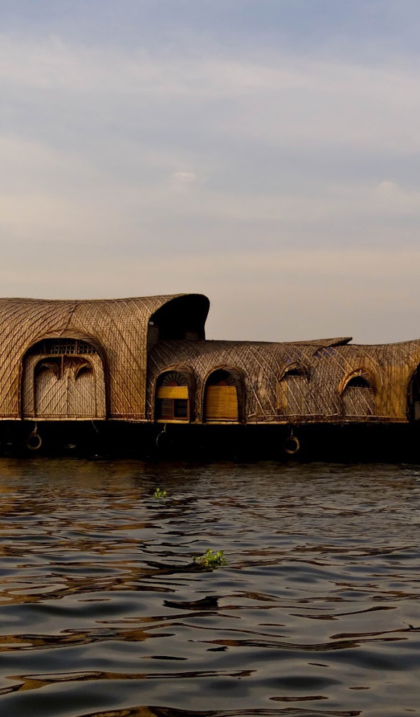 Необычные лодки в Алапуже