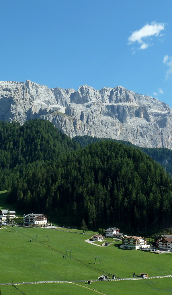 Альпы на горнолыжном курорте Валь Гардена, Италия