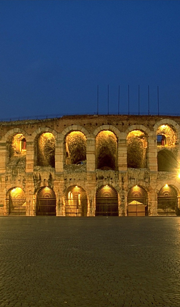 Древнеримская арена в Вероне, Италия