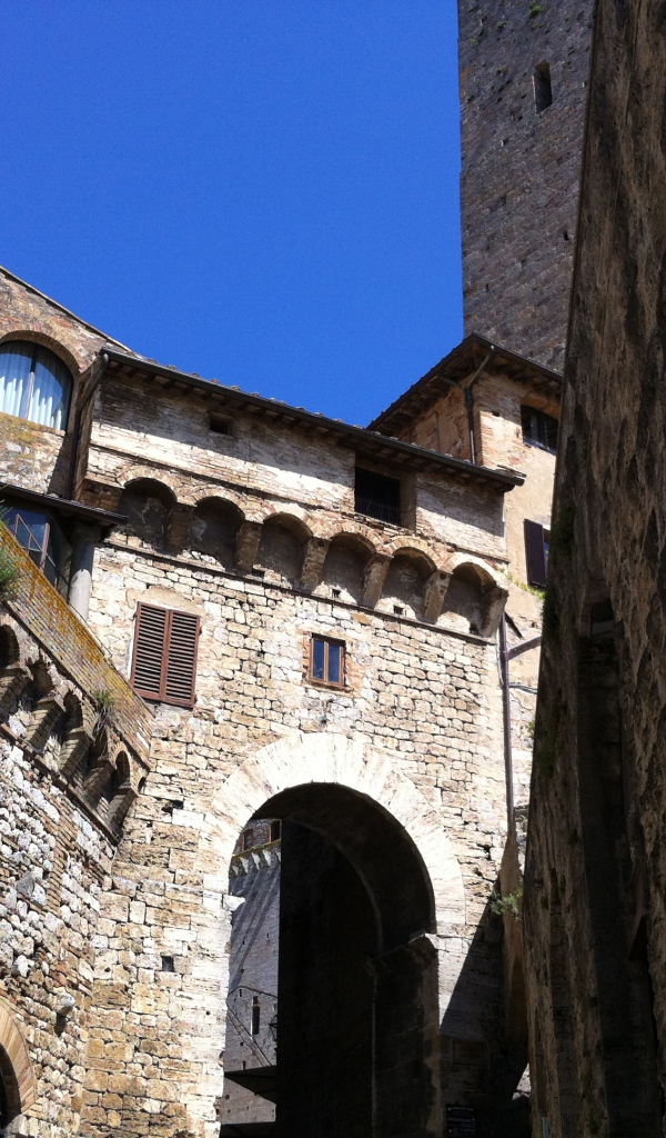 Древние дома в Сиене, Италия