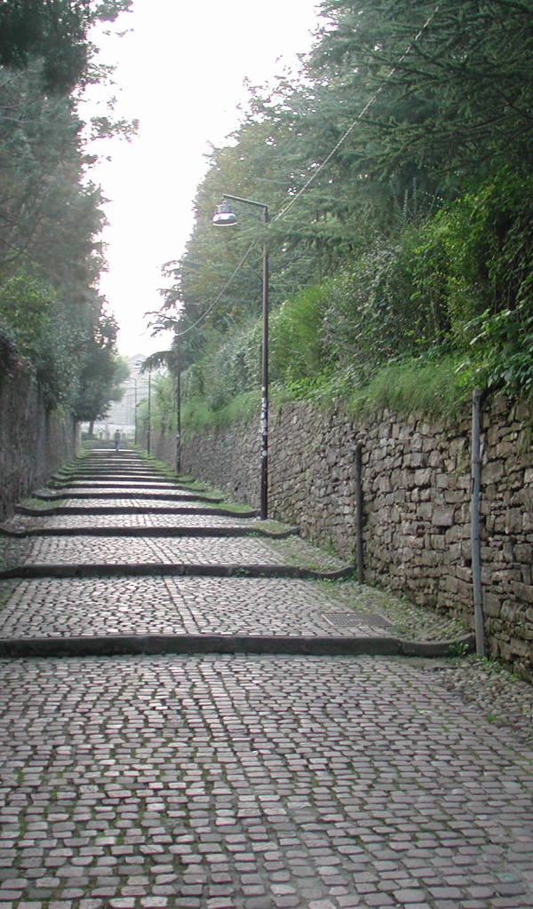 Старинная дорога в Бергамо, Италия