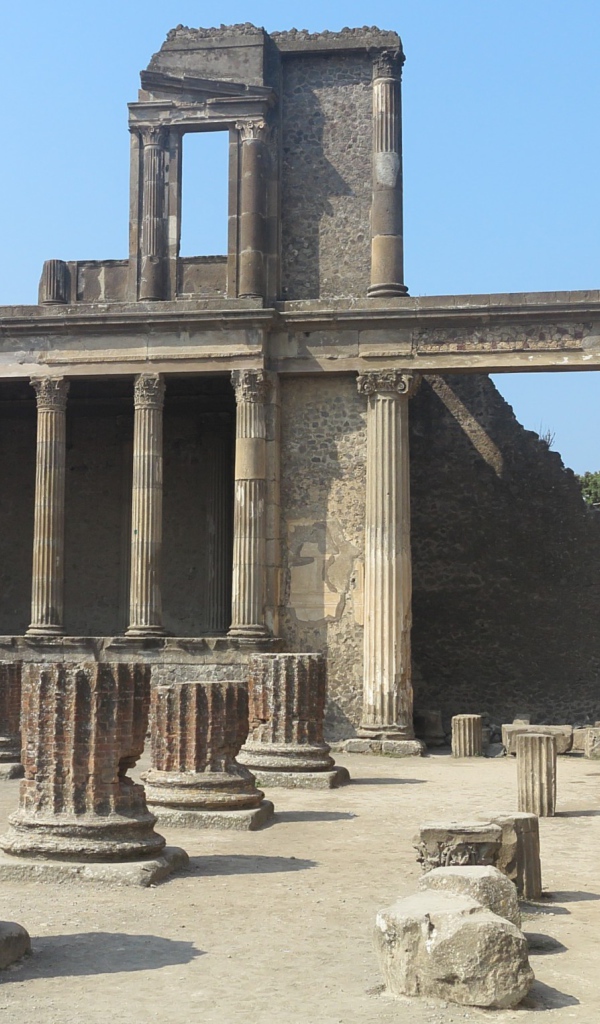 Древний храм в Помпеях, Италия